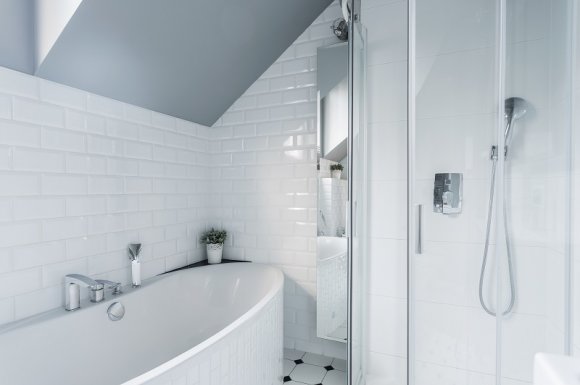Rénovation complète de salle de bain avec douche et baignoire Montbrison